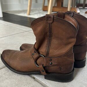Frye Wyatt Harness Genuine Leather brown ankle Boots (sz 8)